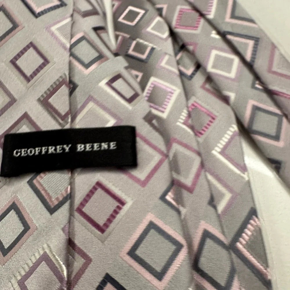 Geoffrey Beene Tie Gray Hand Made 100% Silk Neck Woven Geometric Casual‎
